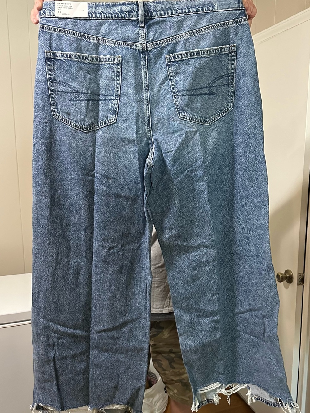 American Eagle Outfitters Light Blue Wide Leg Jeans - Picture 2 of 10